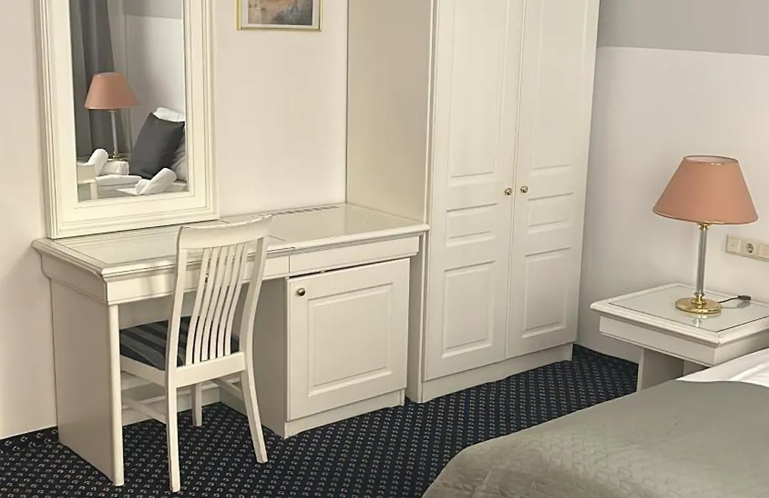 Self-Check-In Hotel Adlon-1